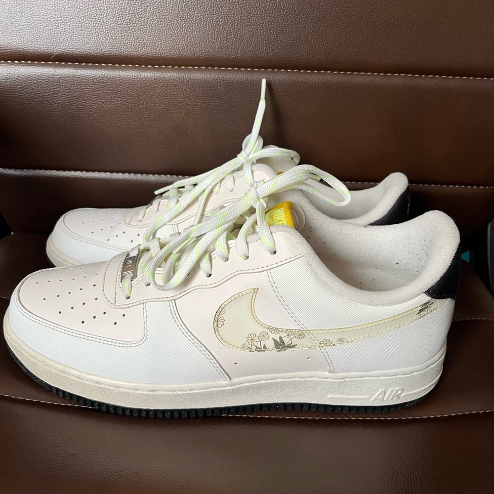 Nike White Air Force 1 Next Nature Floral-Trim Air Force 1 Low Daisy